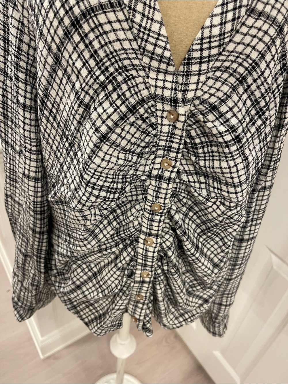 Pilcro Plaid Ruched Button-Front Women's Top - Black & White - Picture 7 of 11